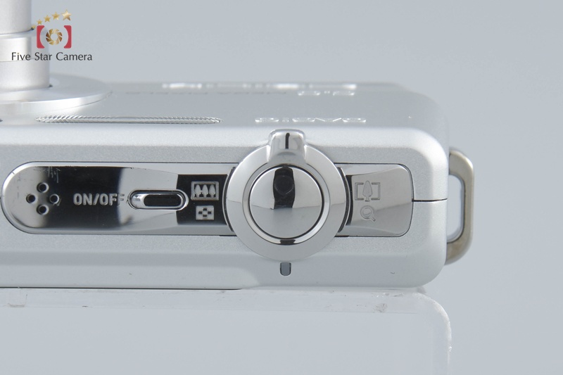 Casio EXILIM EX-Z600 Silver 6.0 MP Digital Camera w/ Box