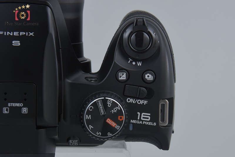 Fujifilm FinePix S9200 Black 16.2 MP Digital Camera w/ Box